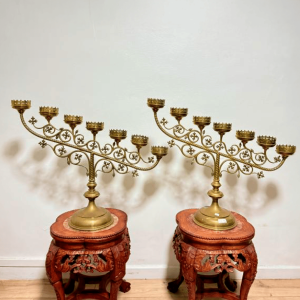 Par de Candelabros de mesa tipo menorá de 7 brazos